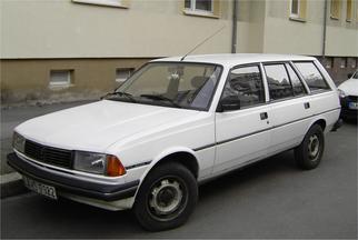  305 I 旅行车（旅行轿车） (581D) 1980-1982