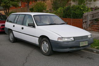  Commodore 旅行车（旅行轿车） 1993-1997